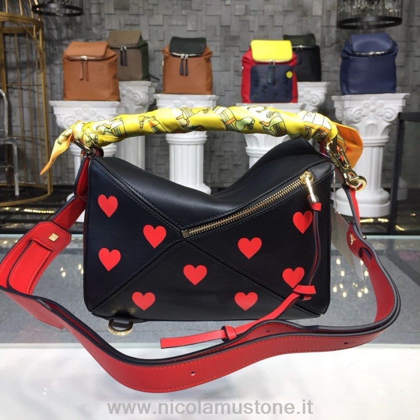 оригинальная качественная сумка-пазл Loewe с вышивкой в ​​виде сердца 24 см из телячьей кожи коллекция весна/лето 2020 черный/красный