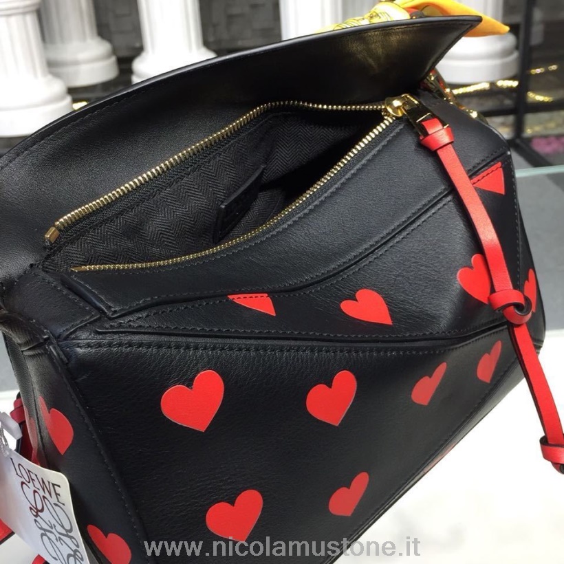 оригинальная качественная сумка-пазл Loewe с вышивкой в ​​виде сердца 24 см из телячьей кожи коллекция весна/лето 2020 черный/красный