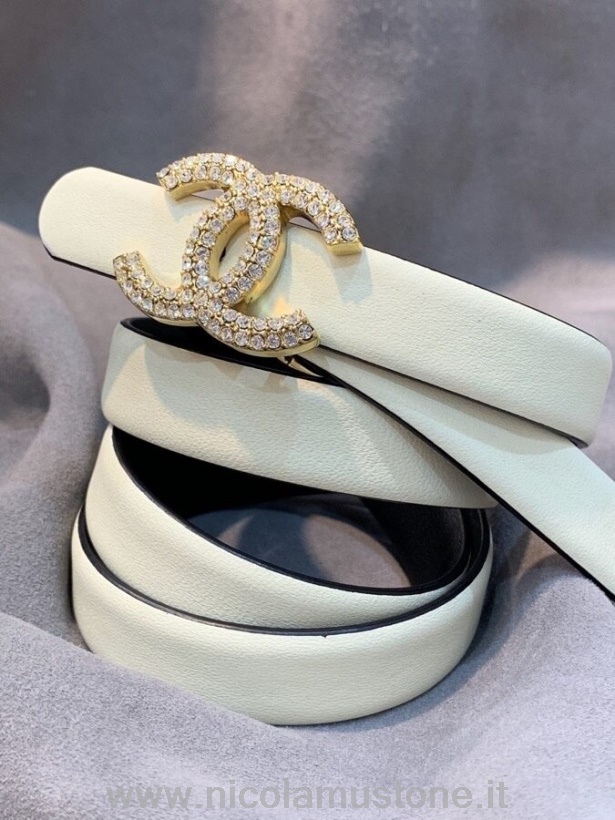 оригинальное качество Chanel горный хрусталь Cc логотип ремень 15 см золотая фурнитура зернистая телячья кожа коллекция осень/зима 2020 белый