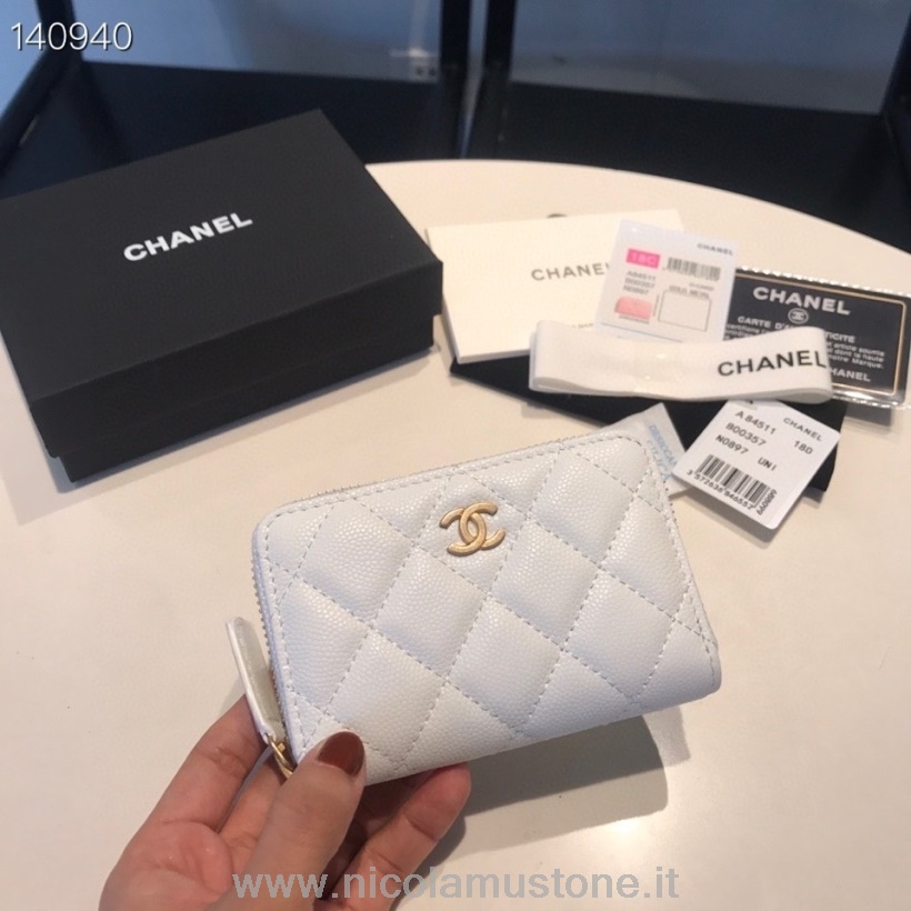 Компактный бумажник на молнии оригинального качества Chanel 12 см с золотой фурнитурой из кожи с икрой коллекция осень-зима 2020 белый