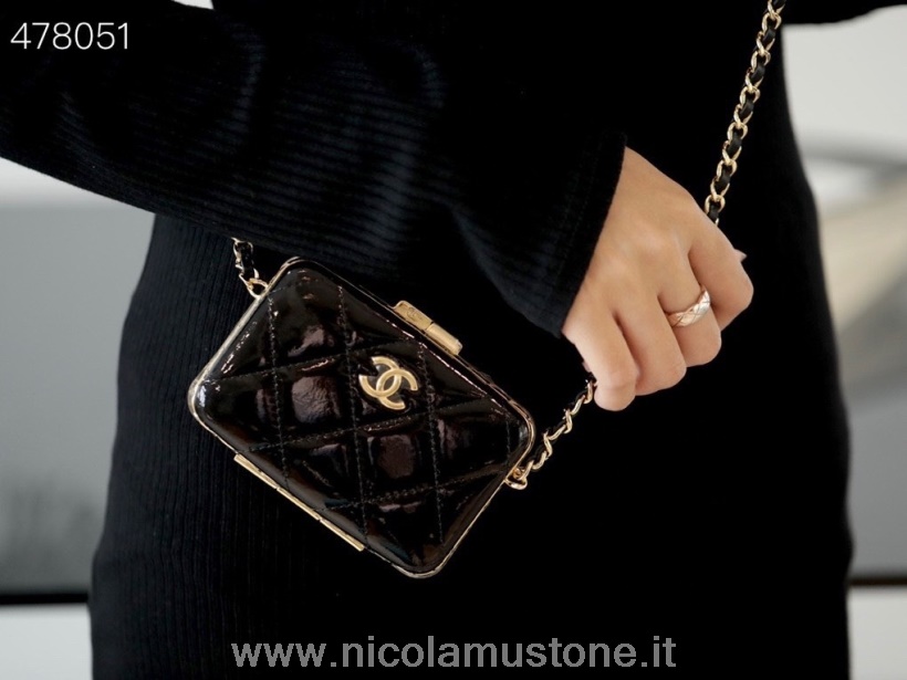 оригинальная качественная сумка с застежкой Chanel 18см золотая фурнитура из лакированной кожи коллекция весна/лето 2021 черный