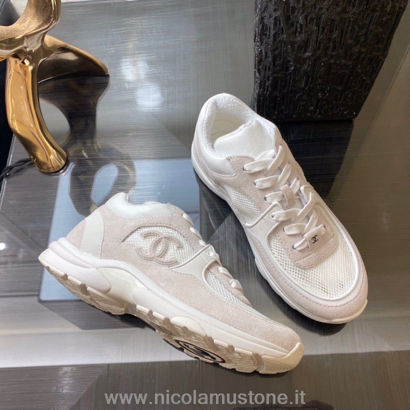 Оригинальные кроссовки Chanel Mesh Trainer G34360 из замши и овечьей кожи коллекция весна-лето 2020 белые