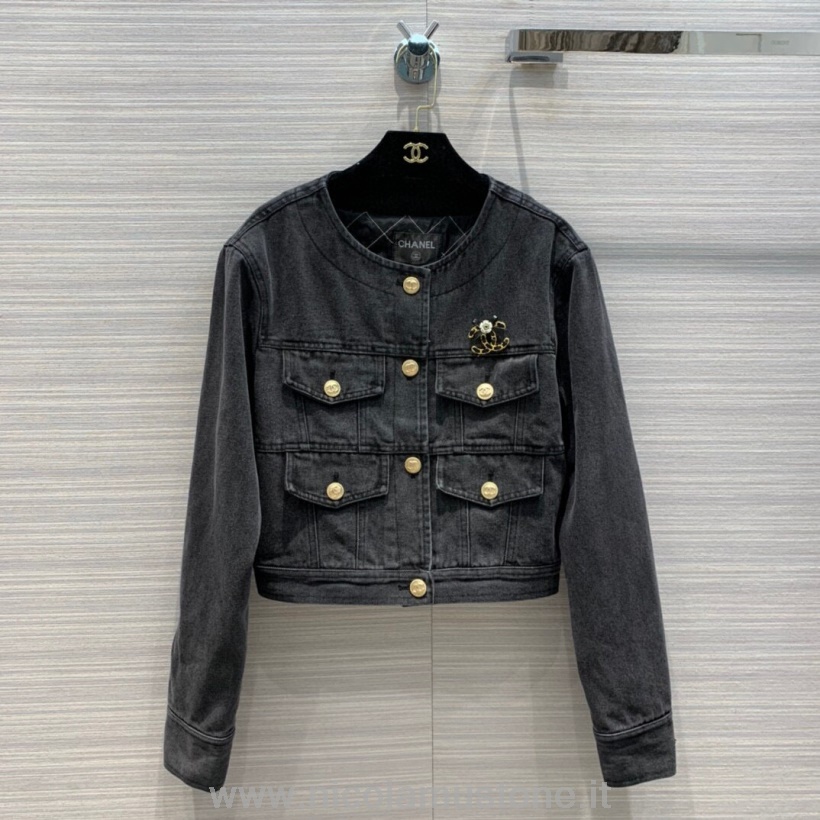 джинсовая куртка Chanel с несколькими карманами оригинального качества из коллекции осень/зима 2020 черный деним