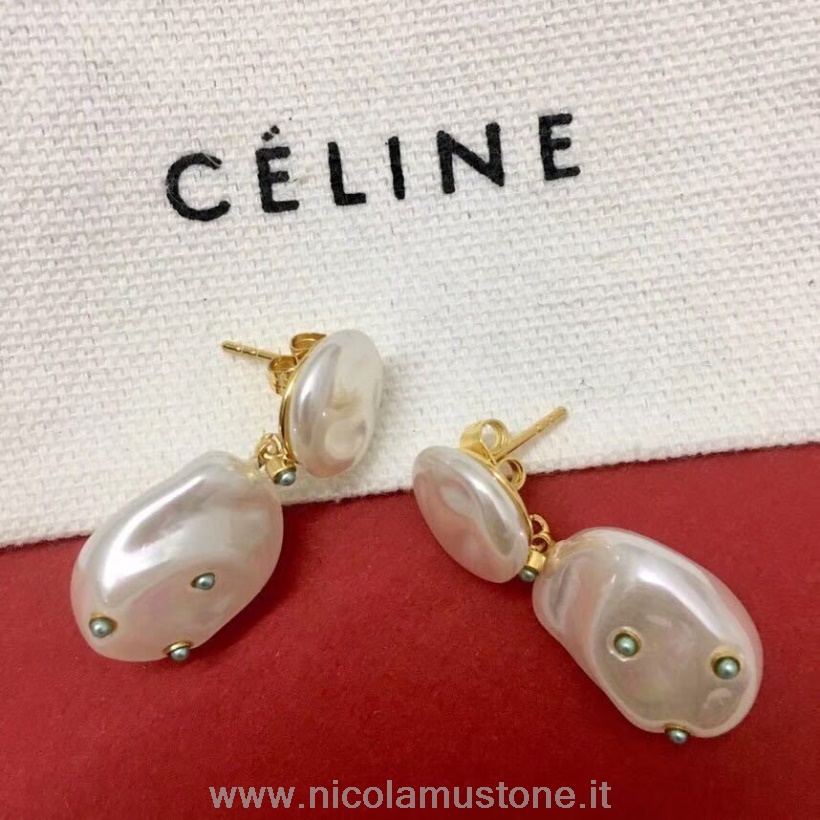 серьги-гвоздики оригинального качества Celine из коллекции весна-лето 2020 украшенные жемчугом золотисто-белые
