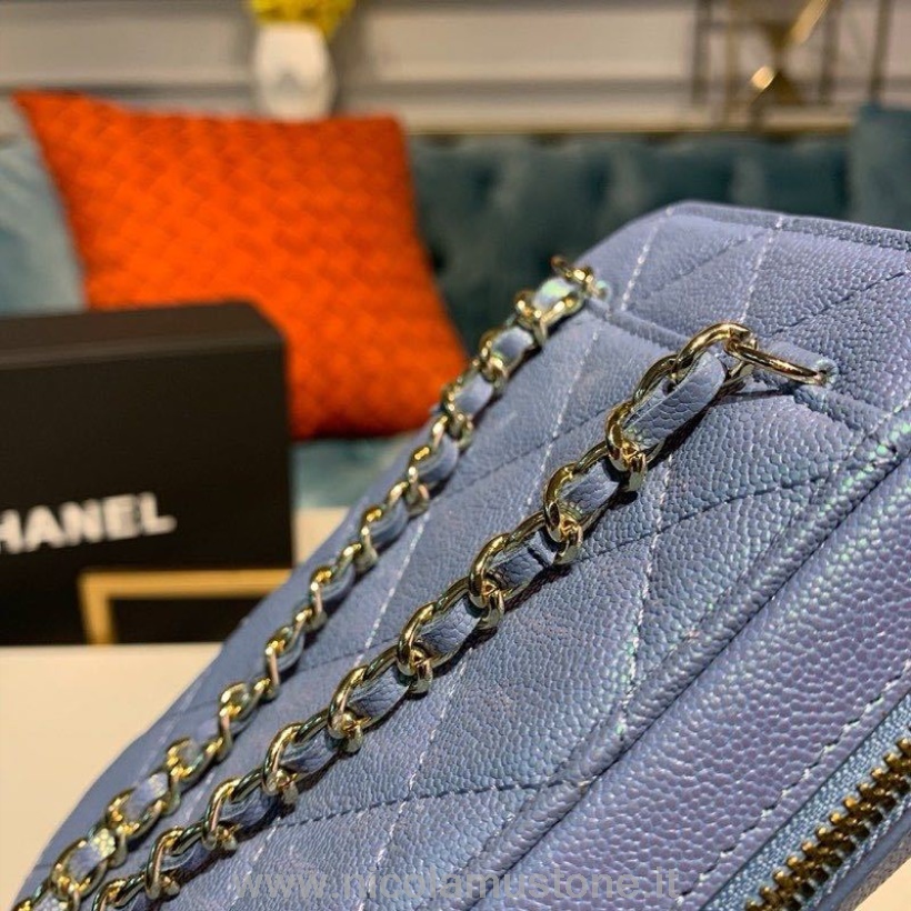 Originalkvalitet Chanel Cc Vertikal Sminkväska Väska 18cm Guld Hårdvara Kaviarläder Cruise 2019 Kollektion Ljusblå