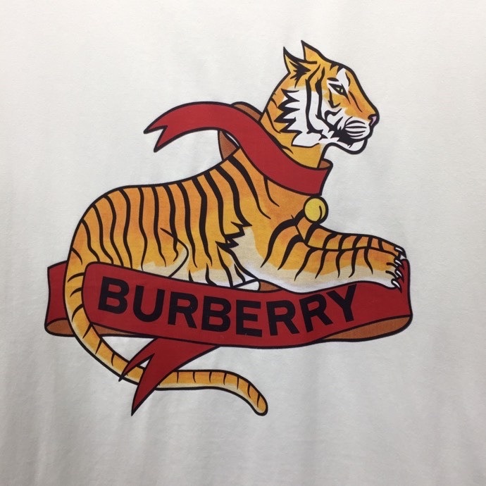 Originalkvalitet Burberry Lunar Year Tiger Kortärmad T-shirt Vår/sommar 2022 Kollektion Vit
