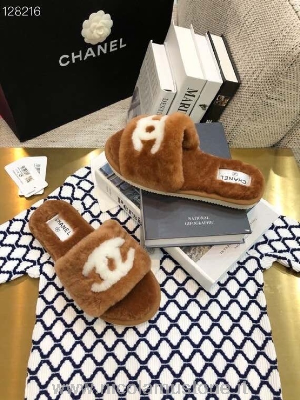 รองเท้าแตะ Chanel CC FUR ของแท้ คอลเลคชั่น Fall/Winter 2020 สีน้ำตาล