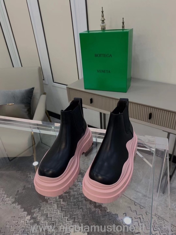 คุณภาพเดิม Bottega Veneta Chunky Sole ยางรองเท้าข้อเท้าหนังลูกวัวฤดูใบไม้ผลิ/ฤดูร้อน 2021 คอลเลกชันสีดำ/สีชมพูอ่อน