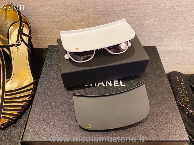 แว่นกันแดด Chanel Visor ของแท้ รุ่น Spring/Summer 2021 สีขาว