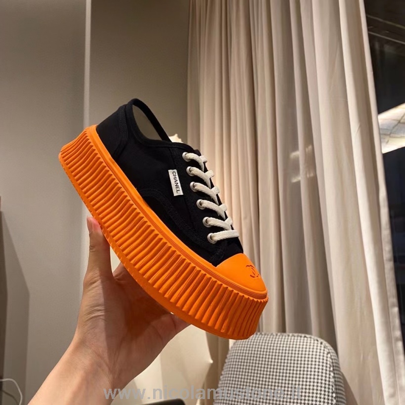 รองเท้าผ้าใบ Chanel ผ้าใบคุณภาพเดิม Fall/Winter 2021 Collection สีดำ/orange