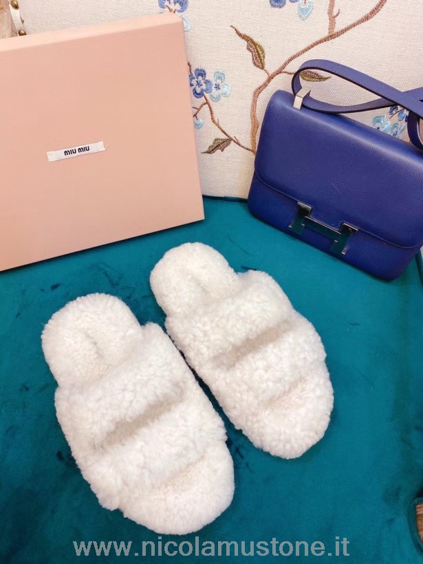 Miu Miu Fur รองเท้าแตะสไลด์ คอลเลคชั่นฤดูใบไม้ร่วง/ฤดูหนาว 2021 สีขาว