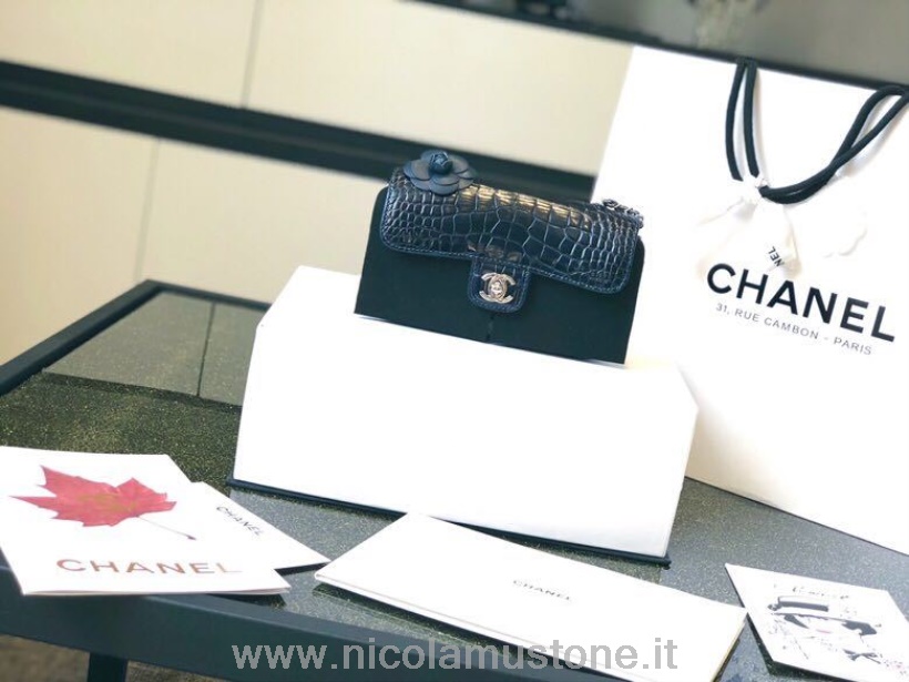 Qualità Originale Chanel Mini Classico Patta Borsa Motivo Camelia 20 Cm Hardware Oro Pelle Di Coccodrillo Primavera/estate 2019 Collezione Act 2 Blu Navy